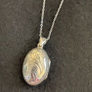 925 Silver 17” Necklace with Locket